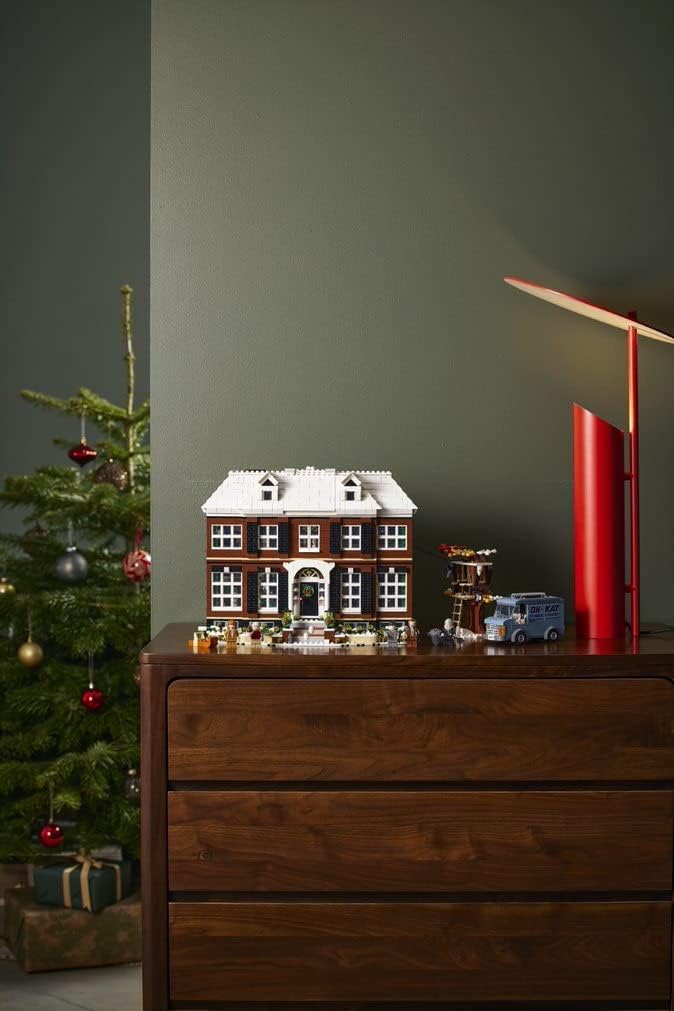 Alquiler de sets de Lego. 21330 Solo en casa